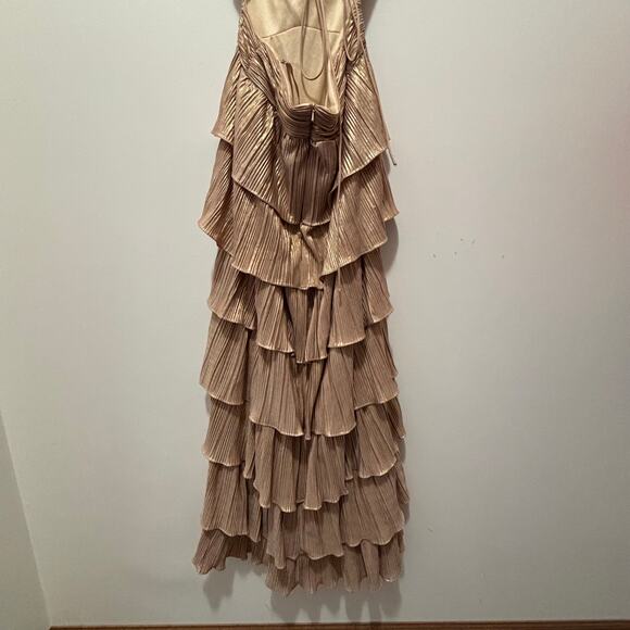 Mac Duggal Ruffle Tiered Criss Cross Lace Up Gown Gold Layered Evening Size 4 - Picture 6 of 9